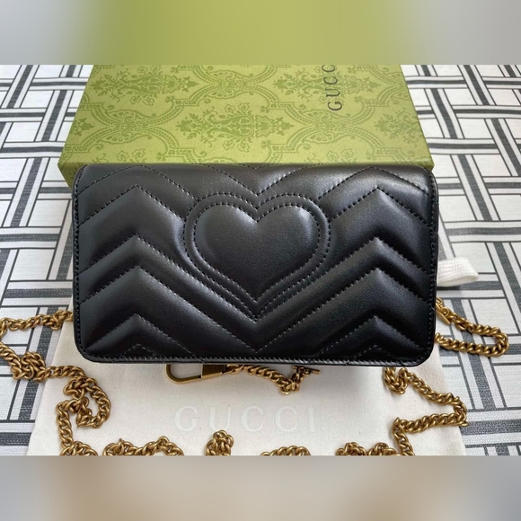 Gucci Marmont GG Black Quilted Shoulder Bag - Picture 6 of 15